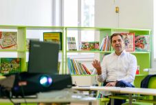 Új bútort és korszerű tanfelszereléseket kap az összes sepsiszentgyörgyi iskola és óvoda